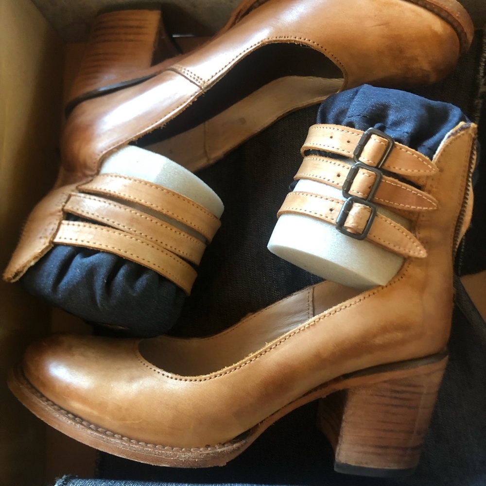 Freebird Sandals “Randi” in Tan!